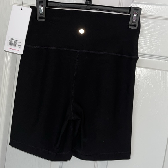 YOGALICIOUS Crossover/Everyday 7” Bike Shorts, NWT - Picture 4 of 7